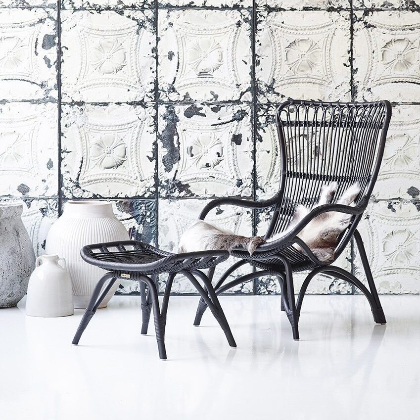 Monet stol och fotpall i matt svart natur-rotting från Sika-Design.