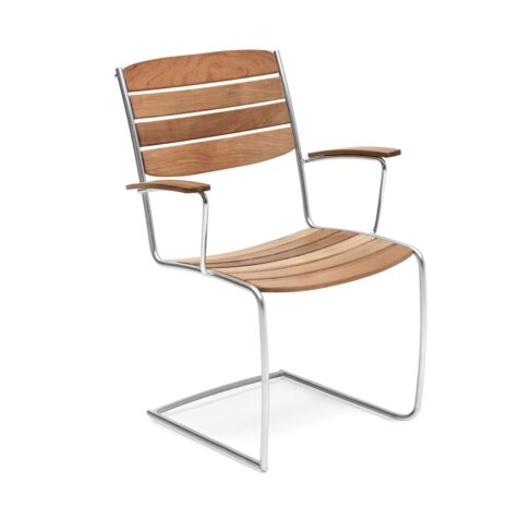 Spring karmstol i teak och stål designad av Staffan Hultgren.