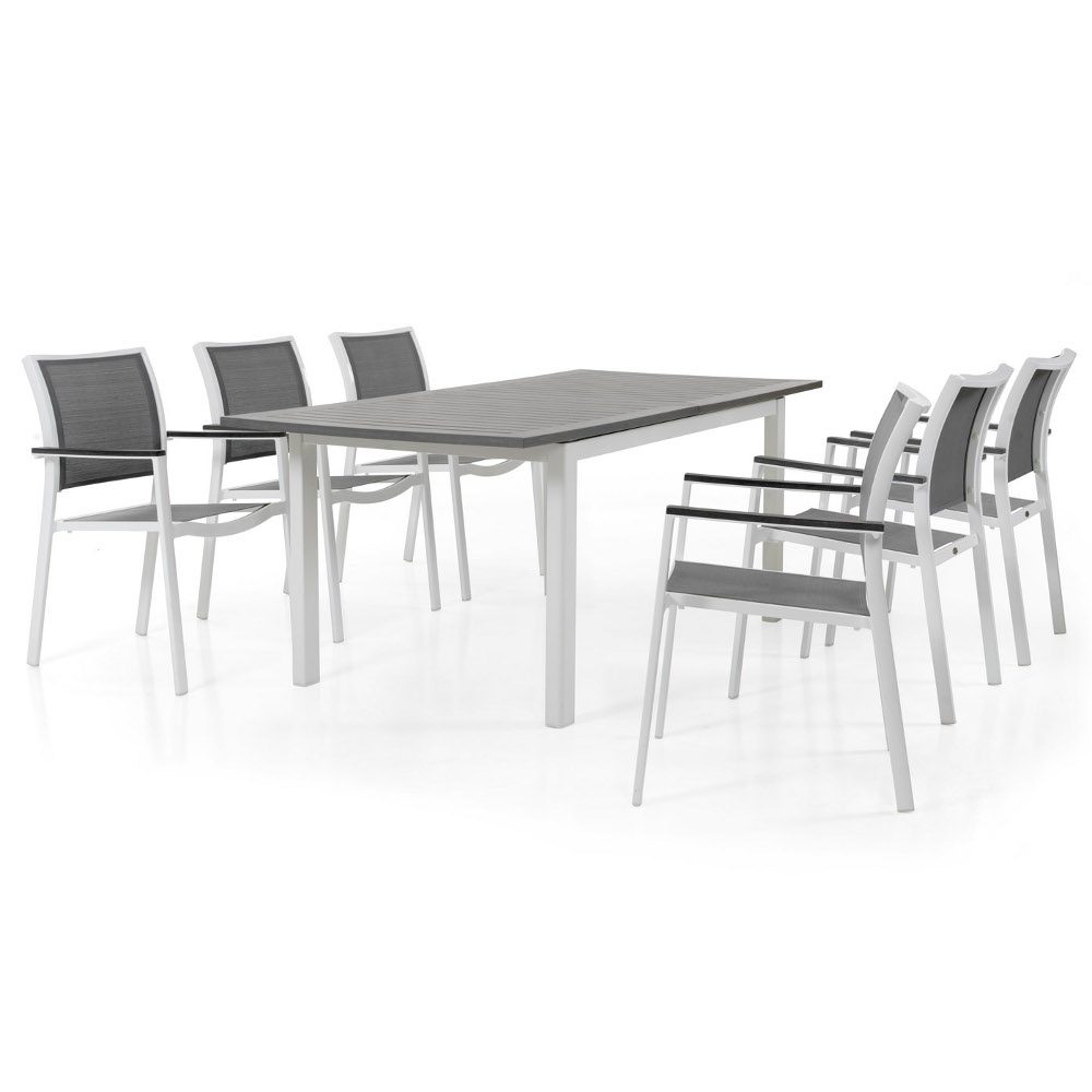 Scilla stapelstol med Lyon förlängningsbord i nonwood och vitlackad aluminium.