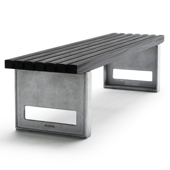 Block smal bänk från Byarums Bruk i svartlaserad mahogny med naturfärgade gavlar.