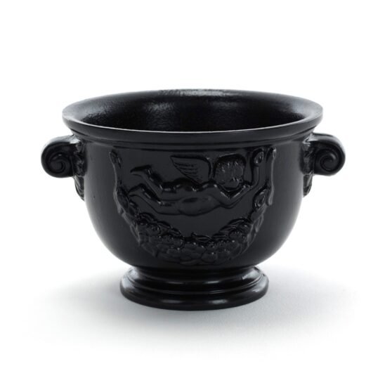 Blomsterurna nummer 2 i svartlackad aluminium från Byarums Bruk.