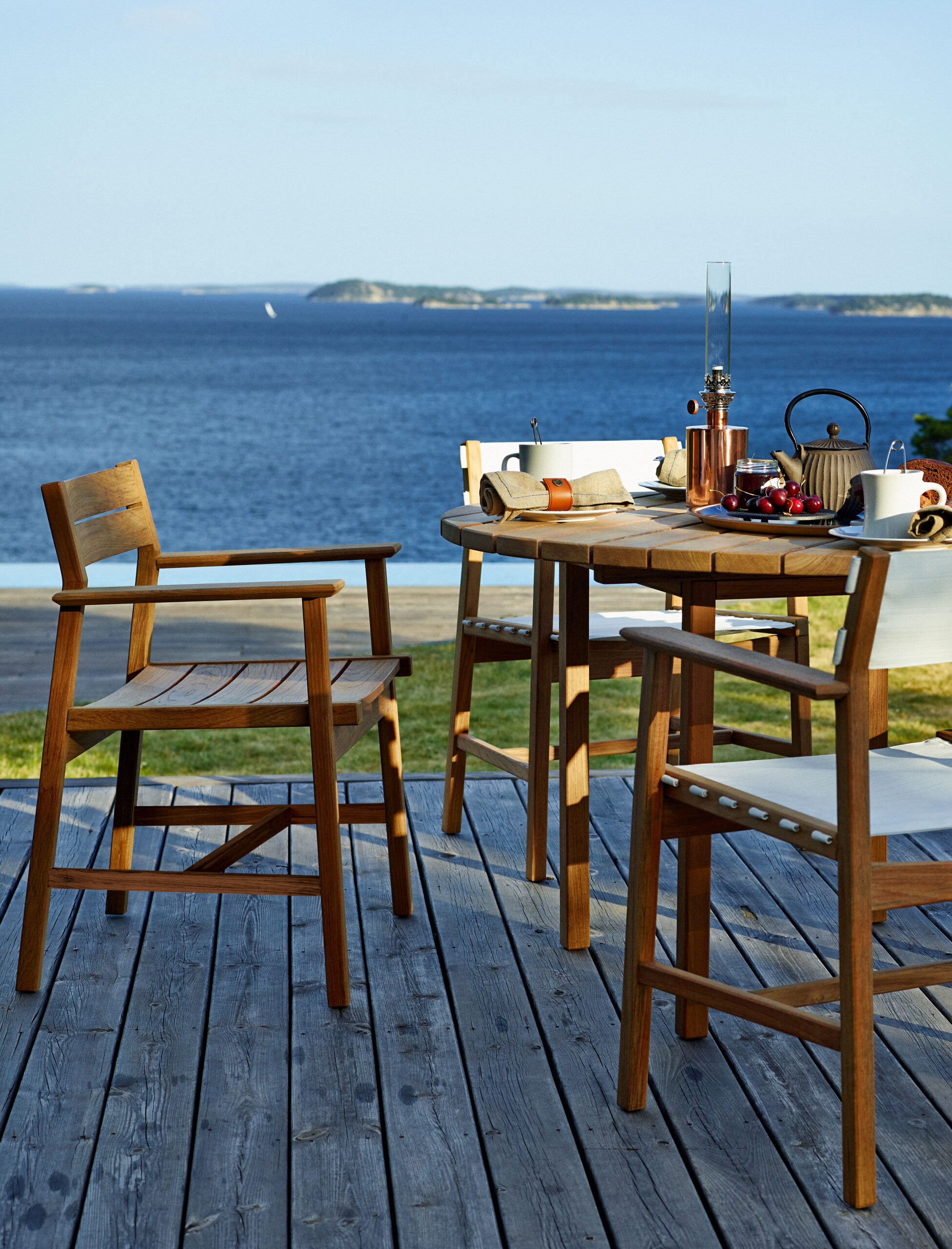 Djurö matgrupp teak - 4 stolar - Ø110 cm