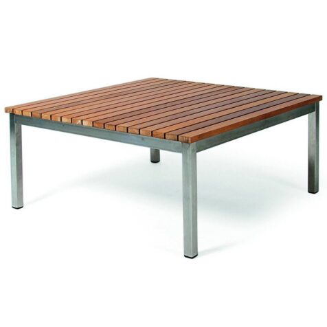 Häringe soffbord i teak och borstat stål i storleken 85x85 cm.