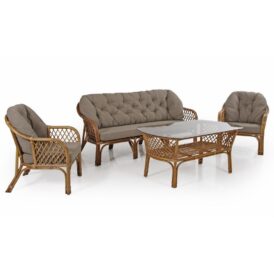 Sabina rottinggrupp bestående av en 3-sistsoffa, två fåtöljer och ett bord.