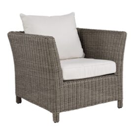 Agusta fåtölj i grå konstrotting med vita dynor från Artwood.