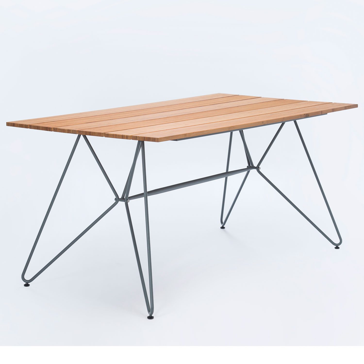 Sketch bord i storleken 160x88 cm i bambu och stål.