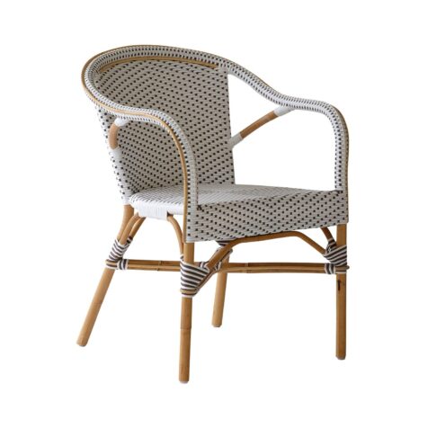 Madeleine caféstol från Sika-Design i vit konstrotting och naturrotting.