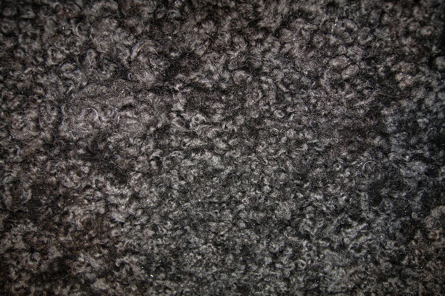 Fårskinn från Gotlandsfår svart, ca. 100x80 cm