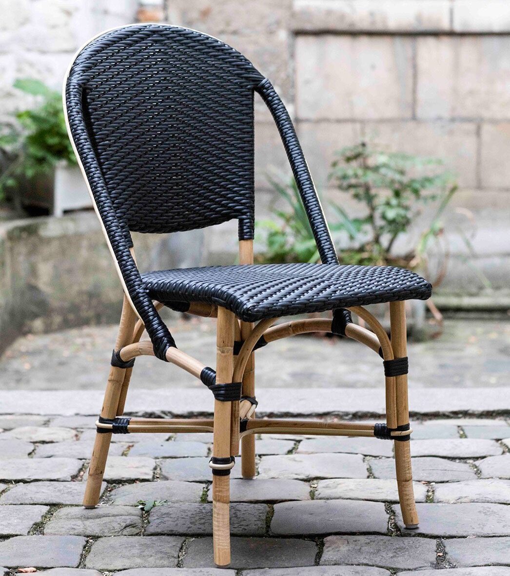 Sofie stol från Sika Design i svart konstrotting med rottingstomme.
