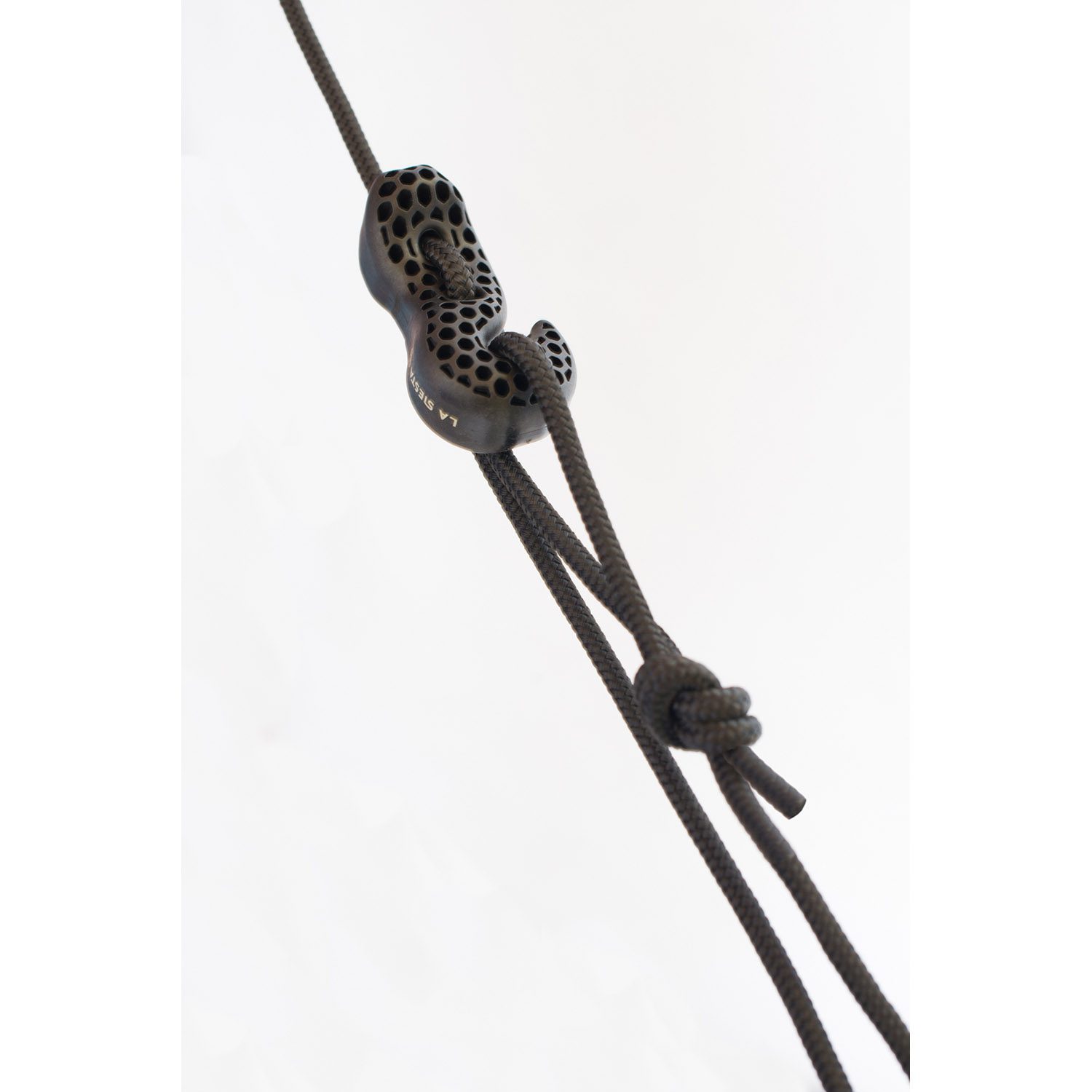 Universal Rope är en fästanordning från La Siesta anpassad för hänggungor.