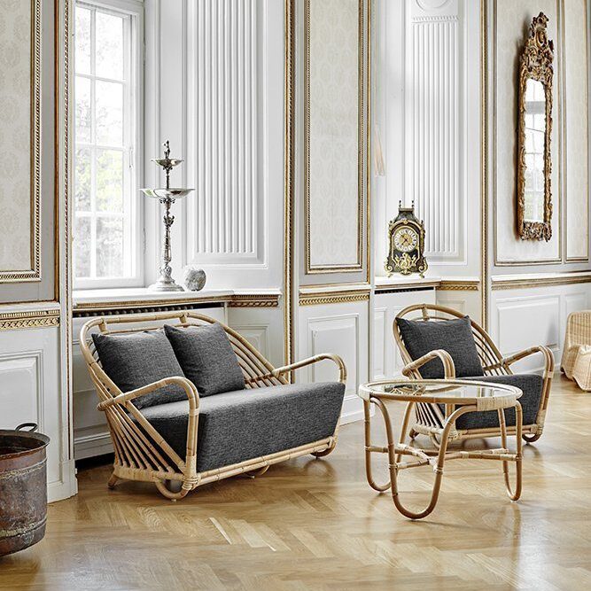 Charlottenborg soffa, fåtölj och sidobord i rotting från Sika-Design.