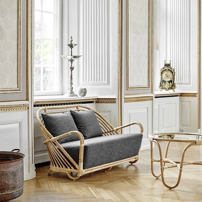 Charlottenborg soffa och sidobord i rotting från Sika-Design.