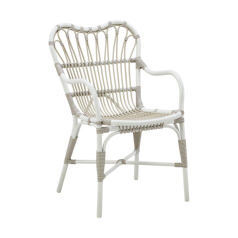 Margret karmstol i aluminium och konstrotting från Sika-Design.