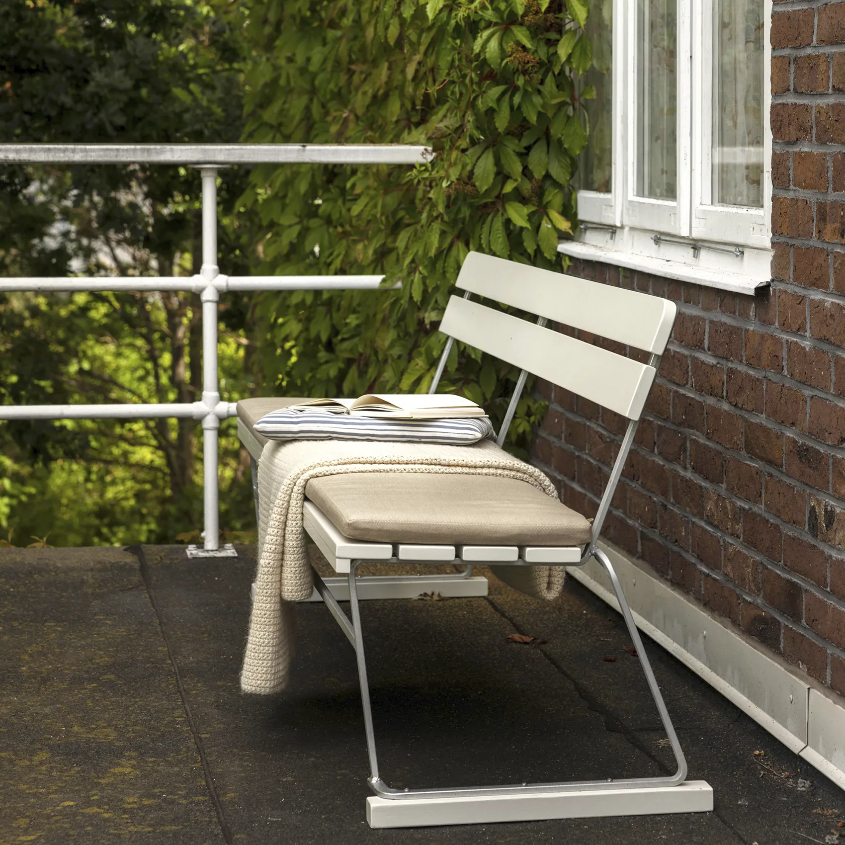 Soffa 5 vit ek / varmförzinkat stativ