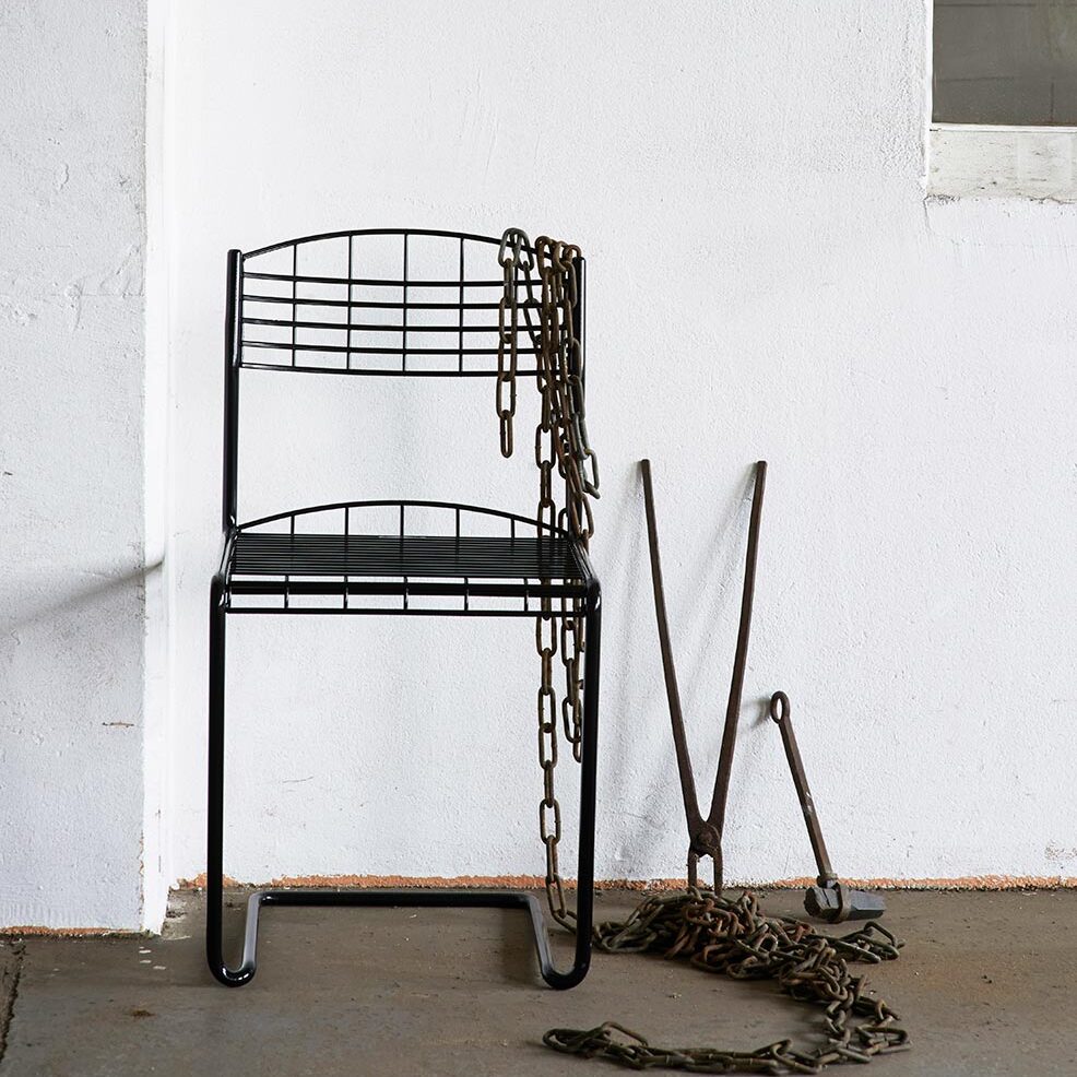 High-tech stol i svart från Grythyttan Stålmöbler.