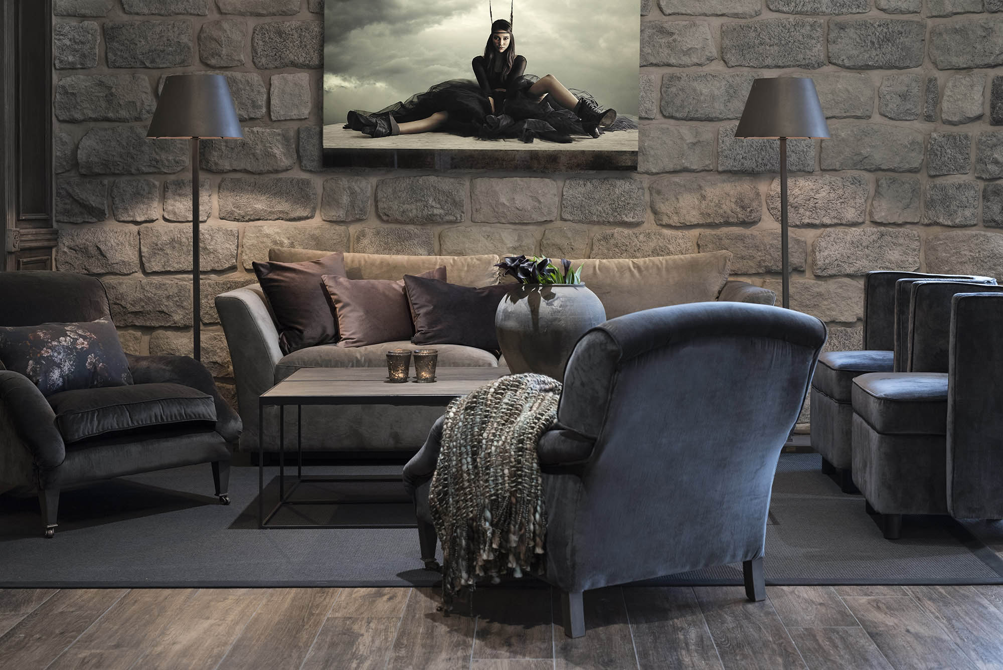 Miljöbild på New Soho soffa, Winstonfåtöljer, Magazine soffbord och Gras golvlampa från Artwood.