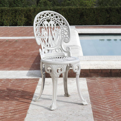 Narcisi stol i aluminium från Fast Design i färgen White.
