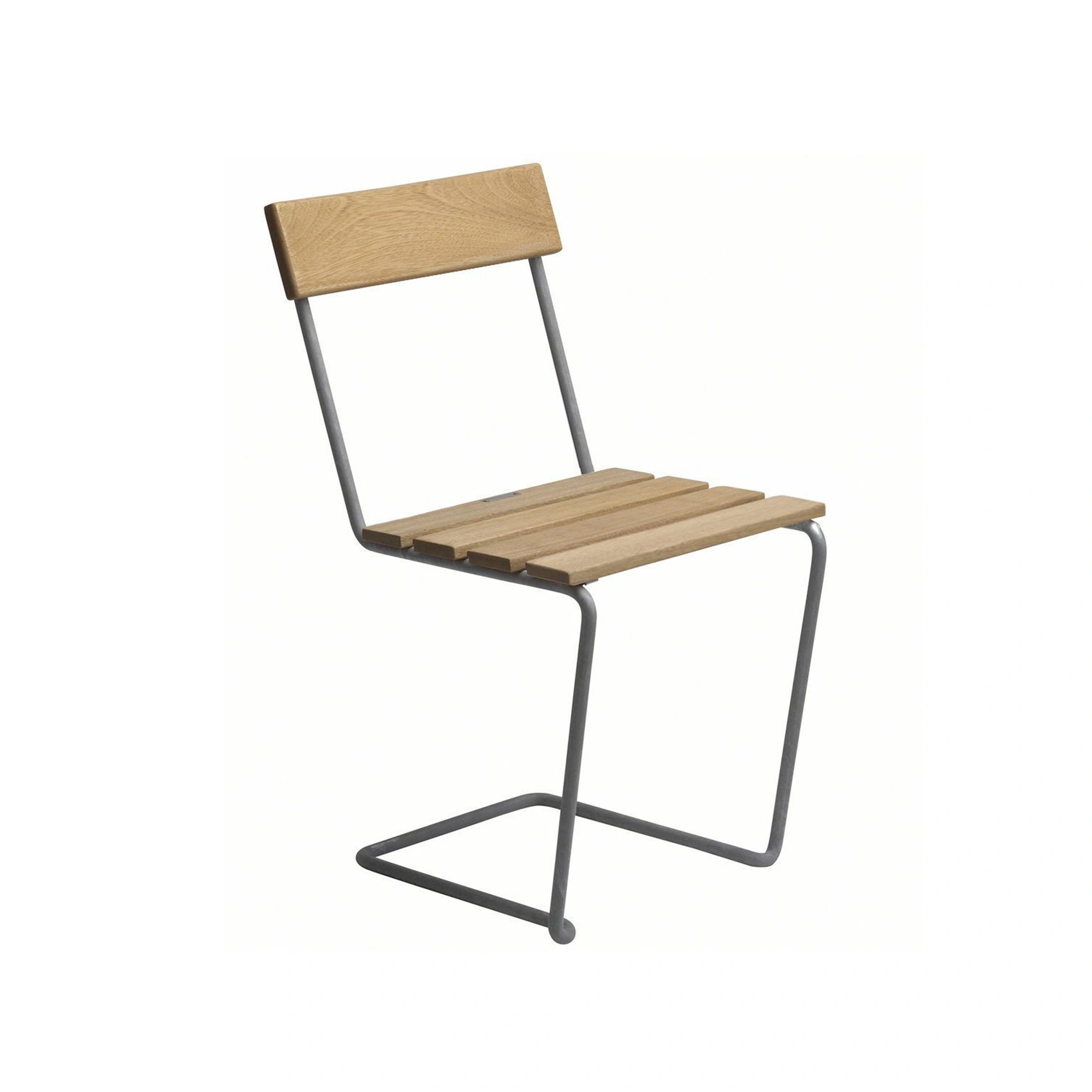 Stol 1 i oljad ek med varmfözinkat stativ.