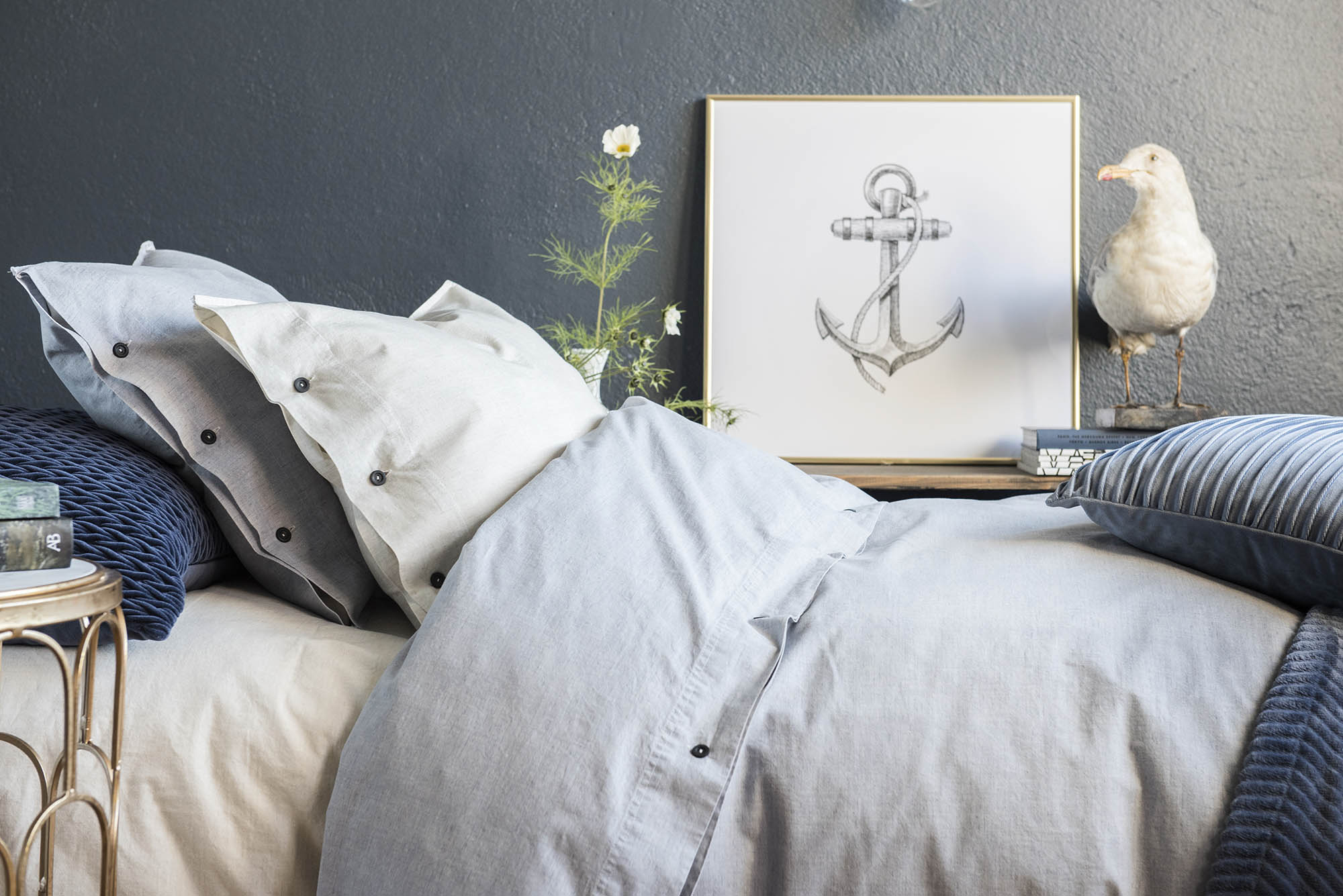 Miljöbild av Eden ljusblått bäddset.