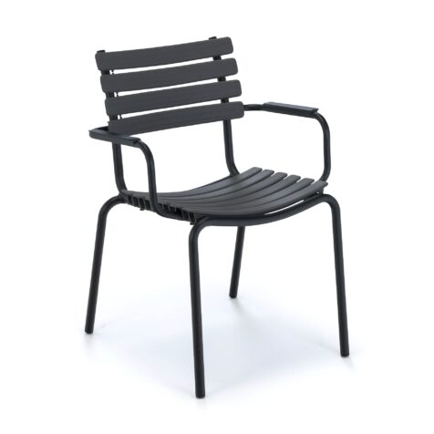 Clips karmstol med svart stativ och lergråa lameller från Houe.