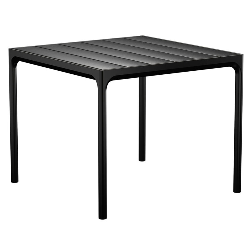 Four matbord i storleken 90x90 cm i svart pulverlack.