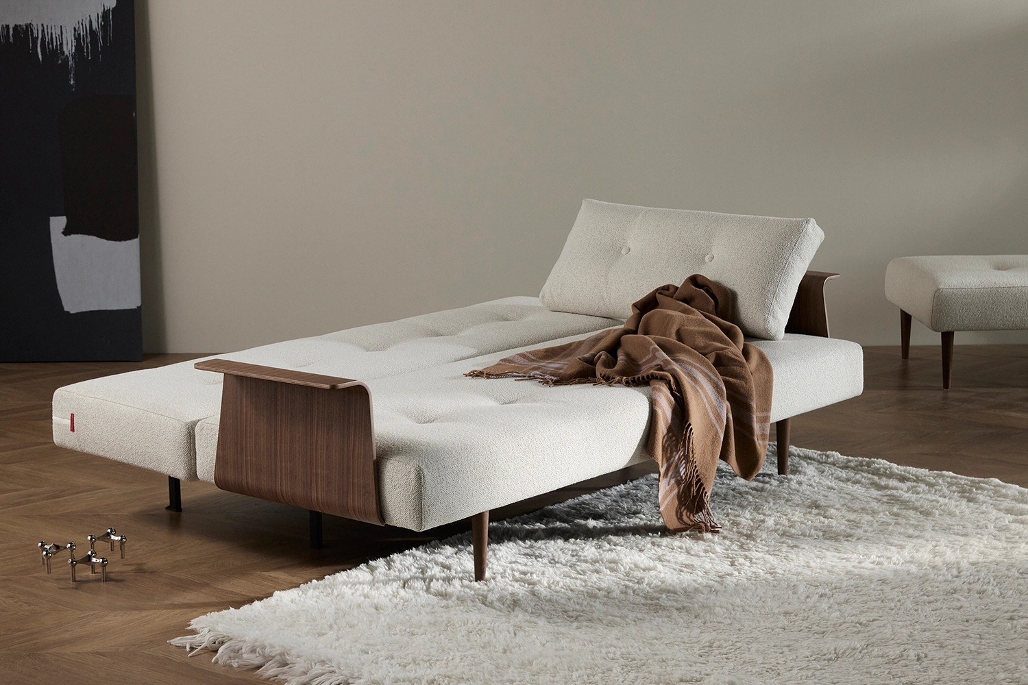 Recast Plus bäddsoffa med armstöd i valnöt