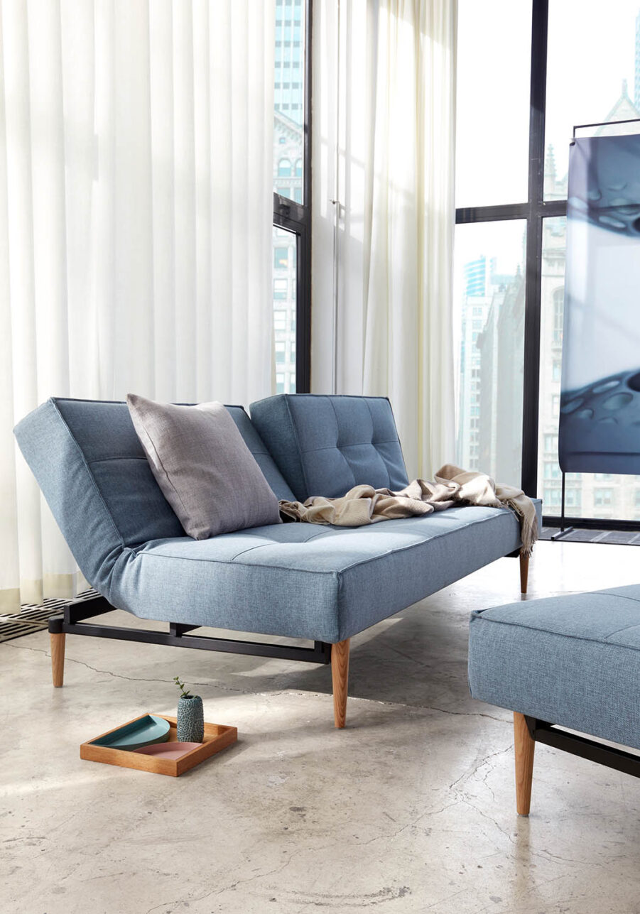 Miljöbild på Splitback soffa från Innovation Living.