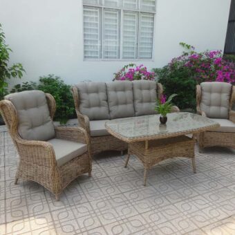 Rosita soffgrupp i färgen natur med fåtöljer och soffa.