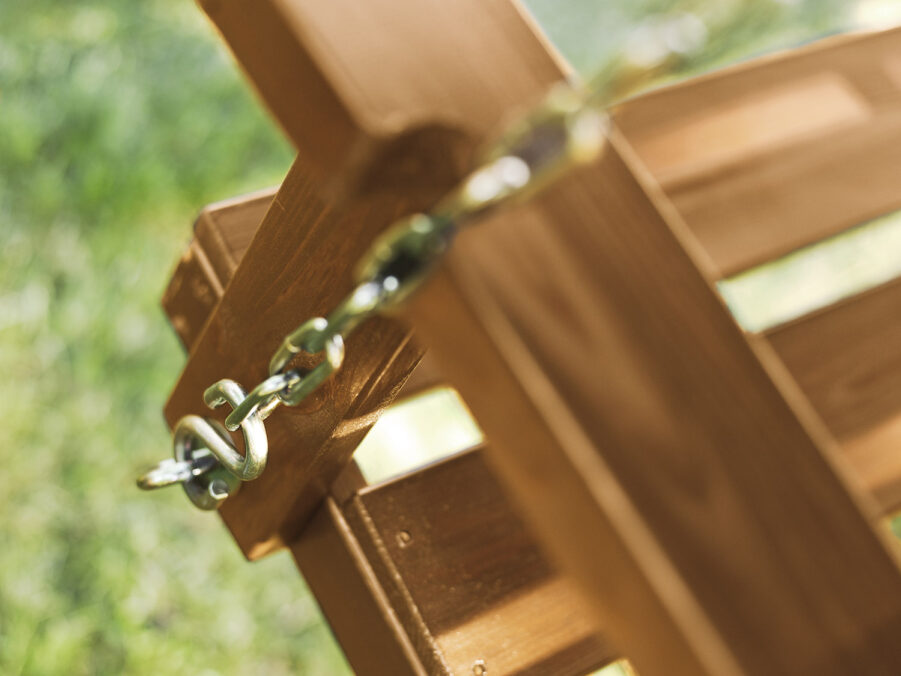 Detaljbild på Slöinge hammock i lasyren kanel.