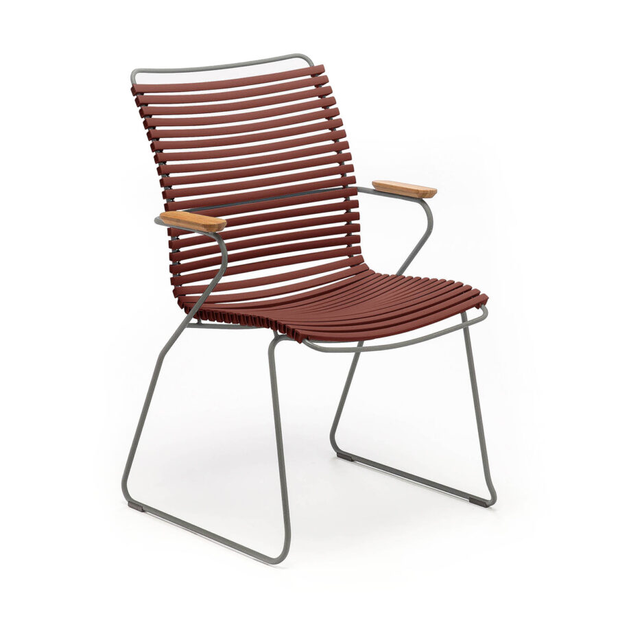 Click karmstol med hög rygg i färgen röd.