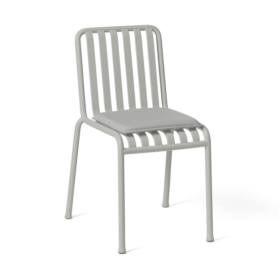 Palissade stol i ljusgrått med dyna i ljusgrått.