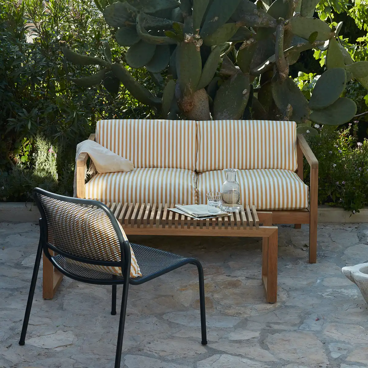 Virkelyst 2-sitssoffa gulrandig