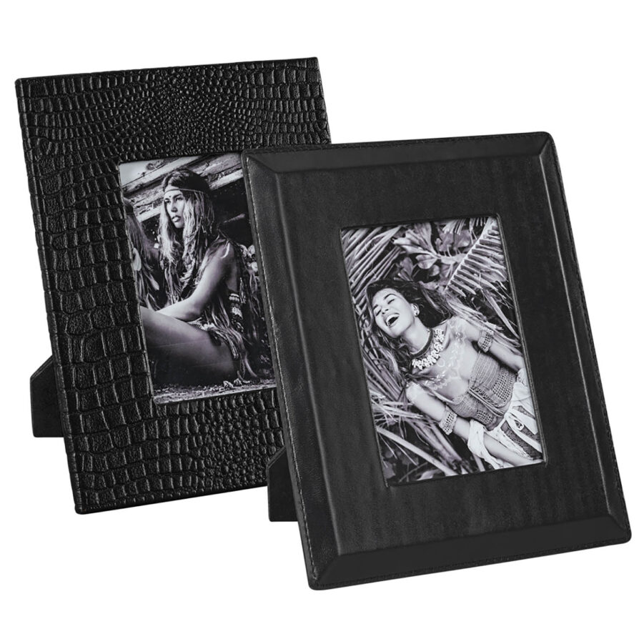 Set med två stycken Mendoza fotoramar i svart skinn.