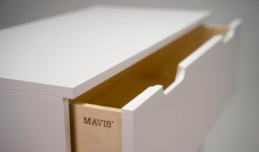 Mavis Aoko byrå med 4 lådor