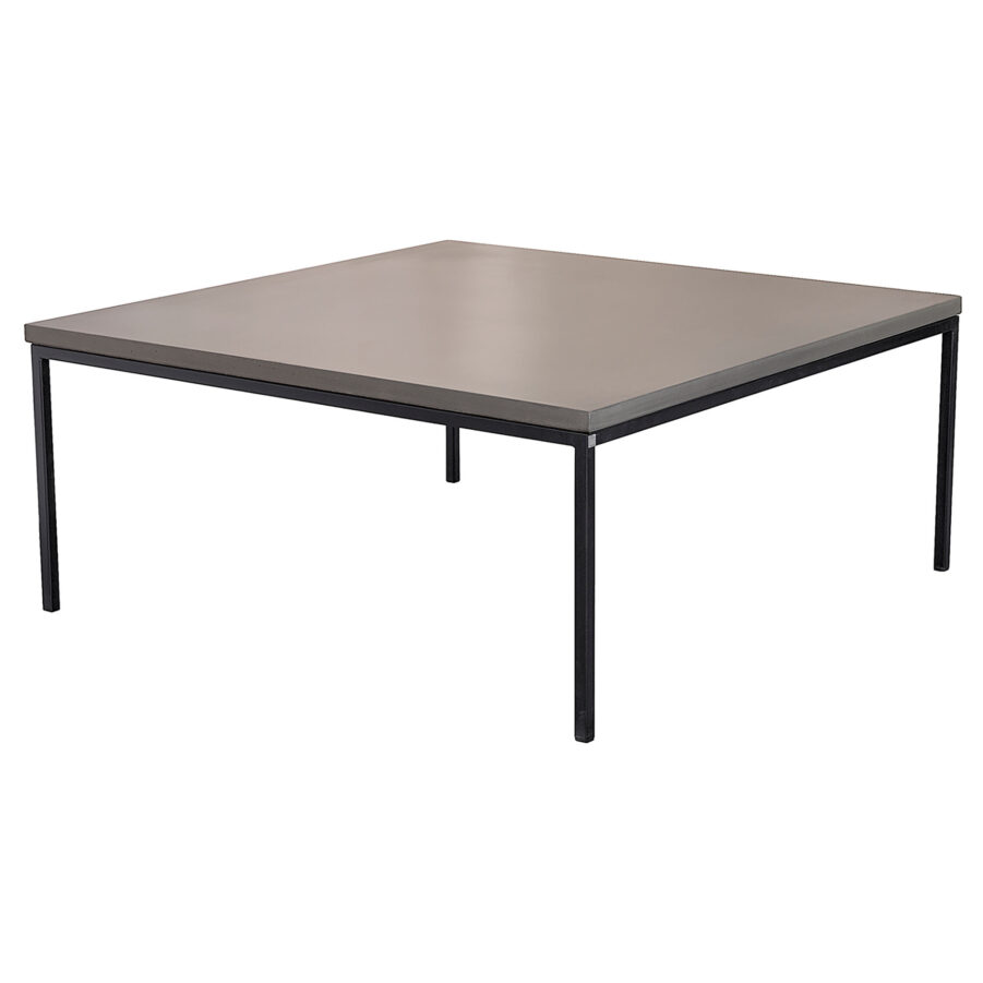 Soffbord i betong med svart bordsunderrede i svart.