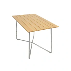 B25A bord med bordsskiva i oljad furu och stativ i varmförzinkat stål.