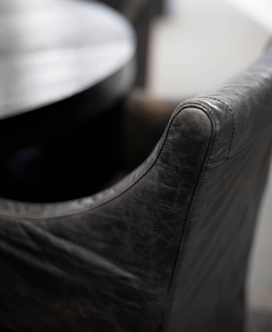 Artwood Avignon karmstol black leather