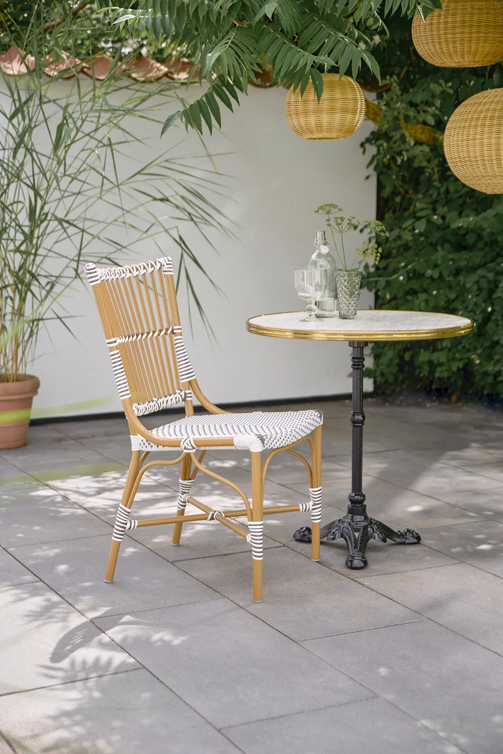 Monique Exterior stol almond/vit