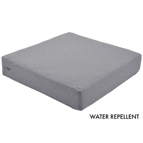 Närbild på Water Repellent dynor i färgen cement.