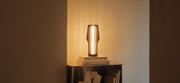 Eva Solo Radiant LED laddningsbar bordslampa rökt ek