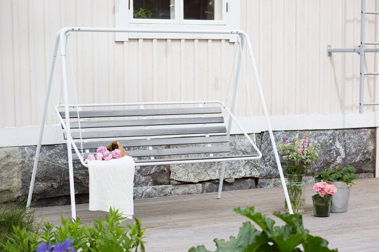Miljöbild på Suvisaari hammock i vitt och grått från Varax.