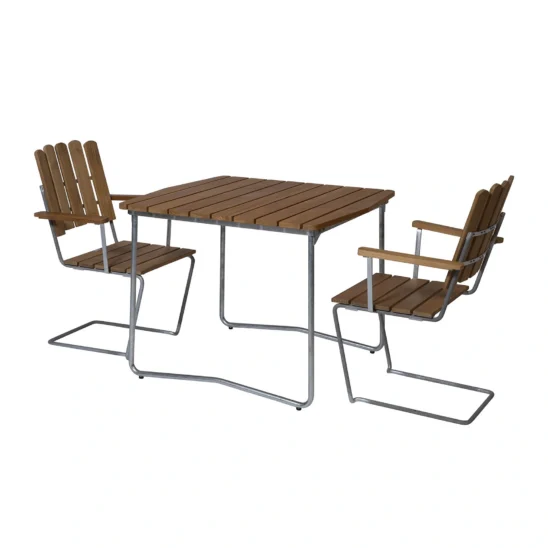 KLassikergrupp café med A2 och b31 i teak med varmförzinkat stativ.