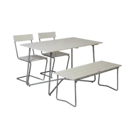 Klassikergrupp med två Stol 1, en Bänk 8 och B25A-bord, i vit ek med galvade stativ.