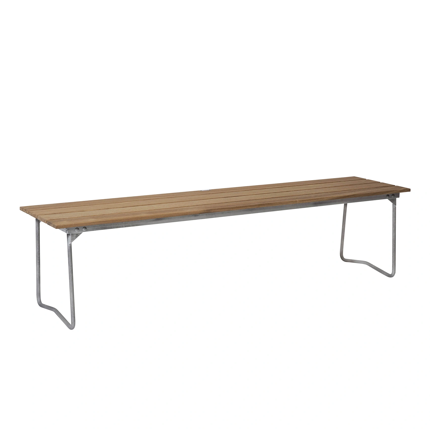 Bänk 9 från Grythyttan här i oljad ek med varmförzinkat stålstativ.