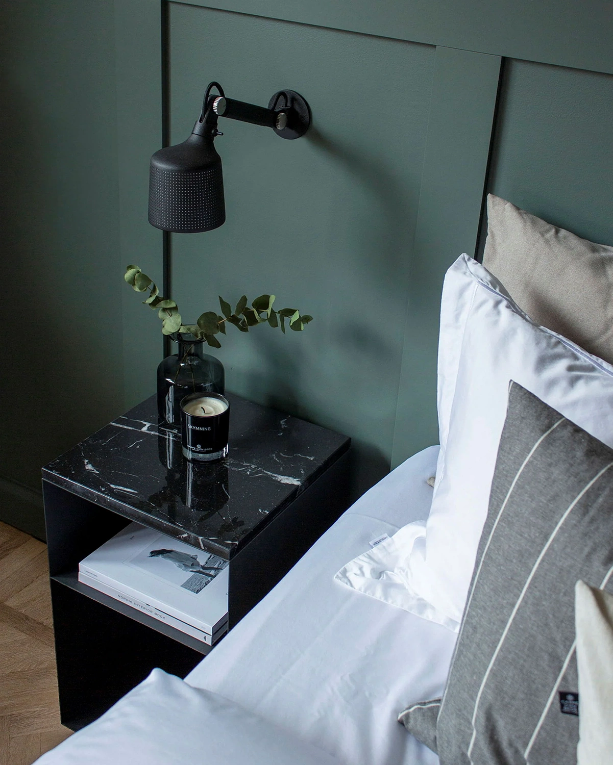 Holme sängbord svart/marmor