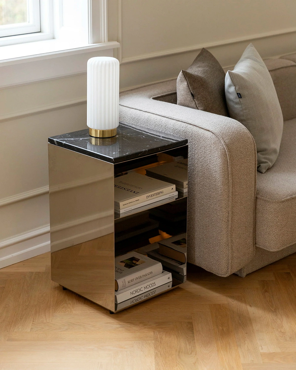 Holme sängbord krom/marmor