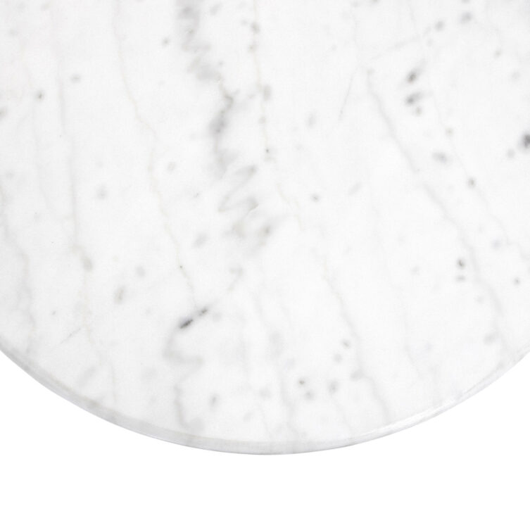En vit rund marmorskiva.