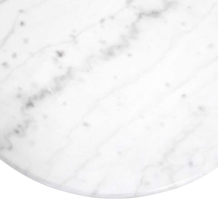 En vit rund marmorskiva.