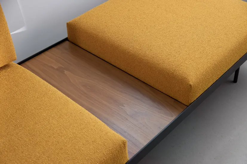 Puri dagbädd med sidobord i valnöt