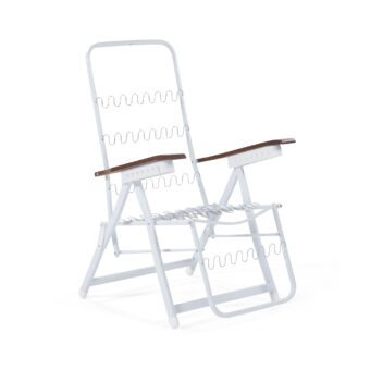 Ett klassiskt BadenBaden stativ i vitt med träarmstöd.